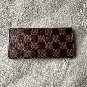 Louis Vuitton damier ebene card holder. Class A